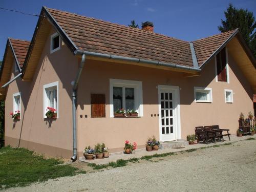 Fazekas Vendeghaz Es Kemping Otel Őriszentpéter Oda fotoğraf
